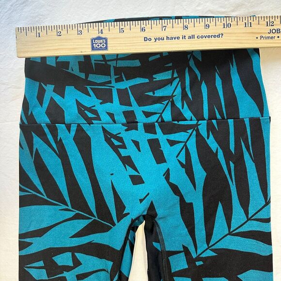 K-Deer Laguna Blue Tropical Print Capri Length Leggings Size S Small - Picture 9 of 11